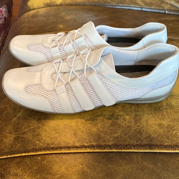 Walking Cradles 9 white adjustable strap comfort shoes - Picture 5 of 7